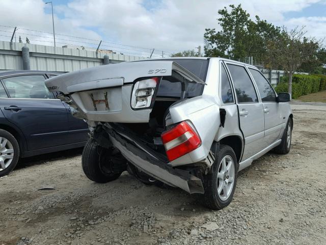 YV1LS557XW2490917 - 1998 VOLVO S70 SILVER photo 4