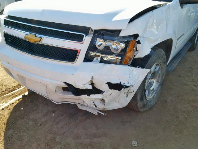 1GNSCJE03ER221441 - 2014 CHEVROLET SUBURBAN C WHITE photo 9