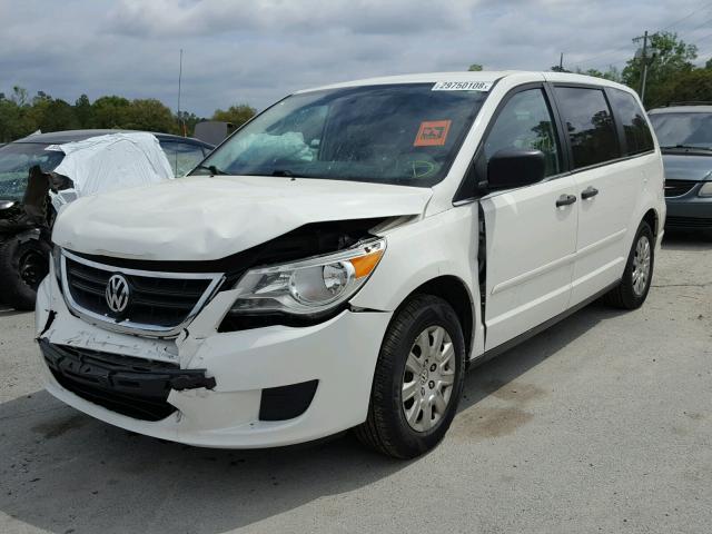 2C4RVAAG3CR120265 - 2012 VOLKSWAGEN ROUTAN S  photo 2