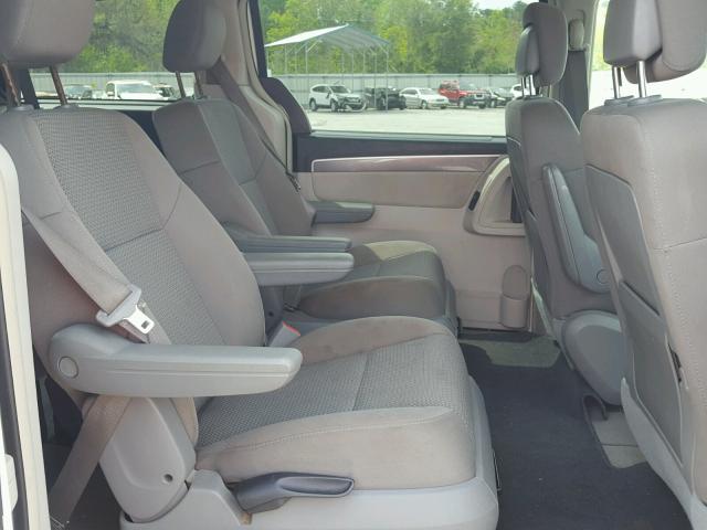 2C4RVAAG3CR120265 - 2012 VOLKSWAGEN ROUTAN S  photo 6