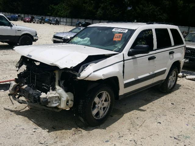 1J4GS48K85C634100 - 2005 JEEP GRAND CHER WHITE photo 2