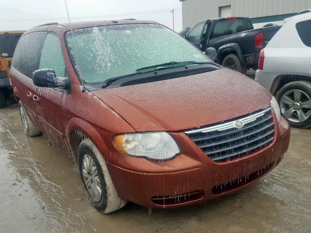 2A4GP44R67R267163 - 2007 CHRYSLER TOWN & COU RED photo 1