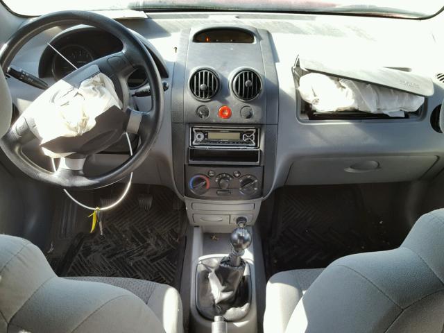 KL1TD52665B496599 - 2005 CHEVROLET AVEO BASE Қызыл фото 9