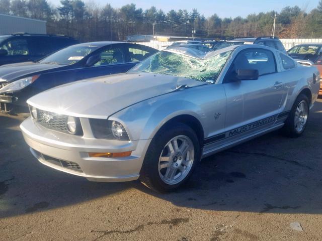 1ZVHT82H795124288 - 2009 FORD MUSTANG GT SILVER photo 2