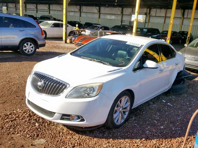 1G4PS5SK7D4243576 - 2013 BUICK VERANO WHITE photo 2