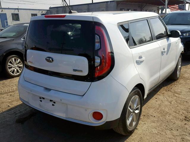 KNDJX3AE7H7019935 - 2017 KIA SOUL EV WHITE photo 4