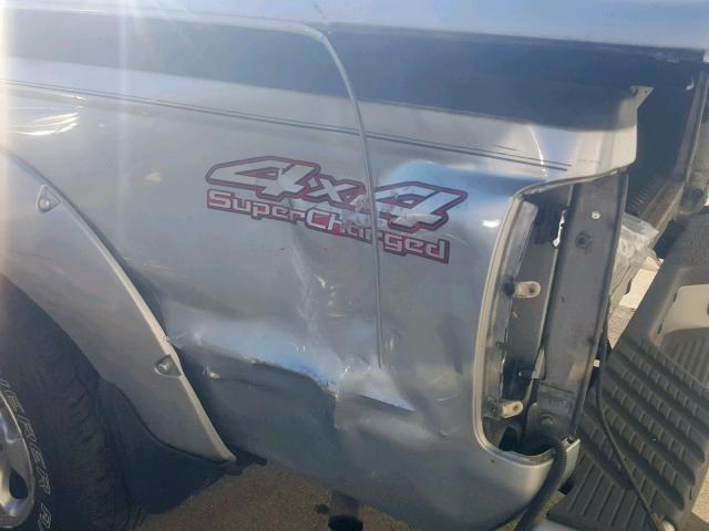 1N6MD29YX2C352060 - 2002 NISSAN FRONTIER C SILVER photo 9