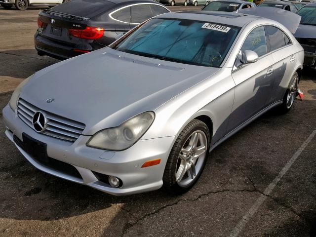 WDDDJ72X67A080089 - 2007 MERCEDES-BENZ CLS 550 SILVER photo 2