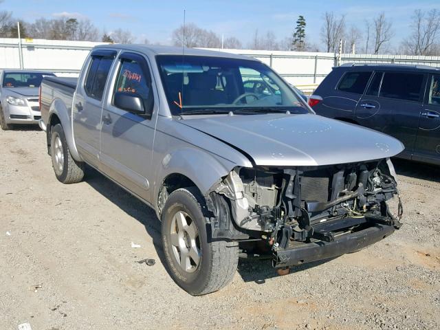 1N6AD07U26C430926 - 2006 NISSAN FRONTIER C SILVER photo 1