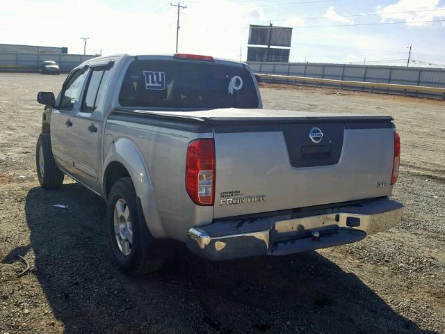 1N6AD07U26C430926 - 2006 NISSAN FRONTIER C SILVER photo 3