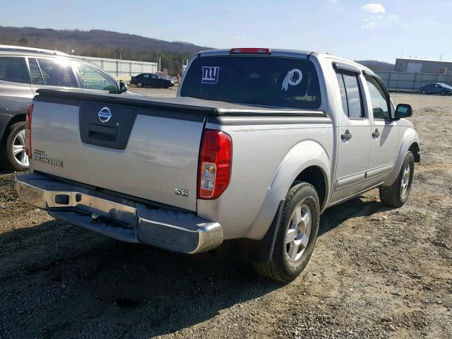 1N6AD07U26C430926 - 2006 NISSAN FRONTIER C SILVER photo 4