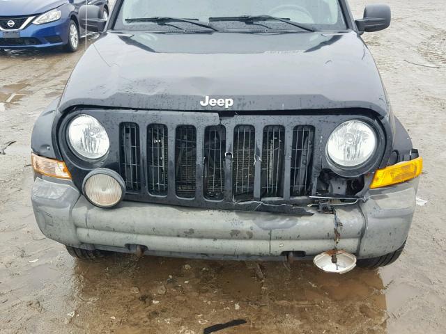 1J4GL38K75W551523 - 2005 JEEP LIBERTY RE BLACK photo 9