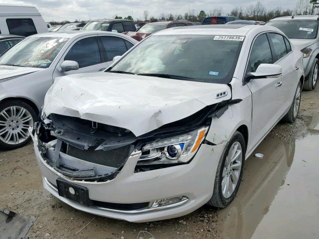 1G4GB5G37GF116210 - 2016 BUICK LACROSSE WHITE photo 2