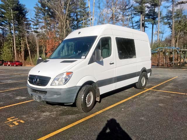 WD4PE7CC8B5521011 - 2011 MERCEDES-BENZ SPRINTER 2 WHITE photo 2