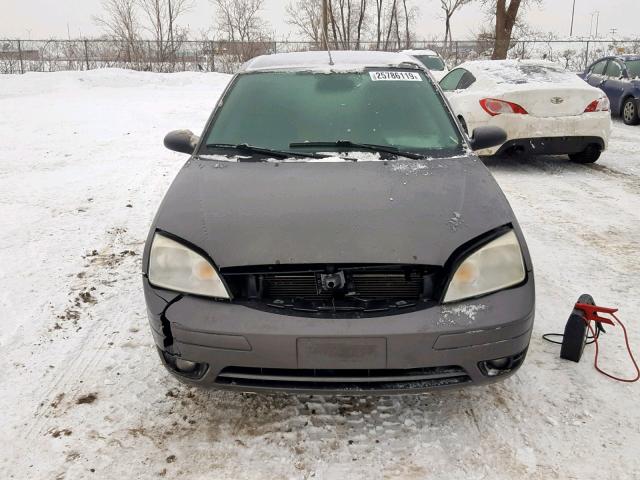 1FAFP34N45W222225 - 2005 FORD FOCUS ZX4 GRAY photo 9