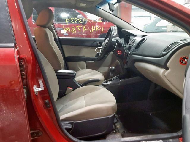 KNAFU4A2XA5310258 - 2010 KIA FORTE EX RED photo 5