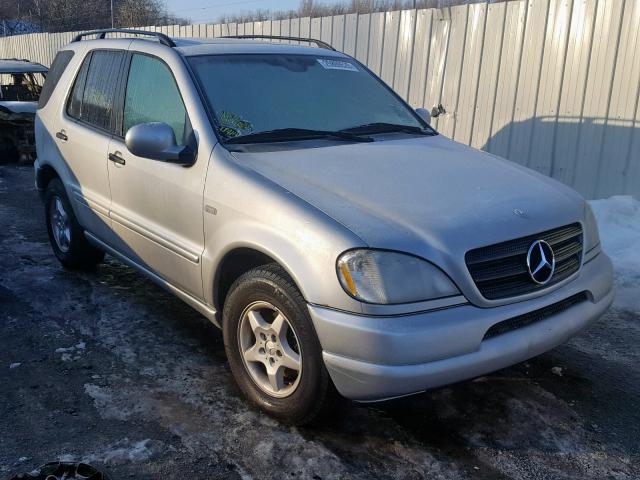 4JGAB54E81A271011 - 2001 MERCEDES-BENZ ML 320 SILVER photo 1