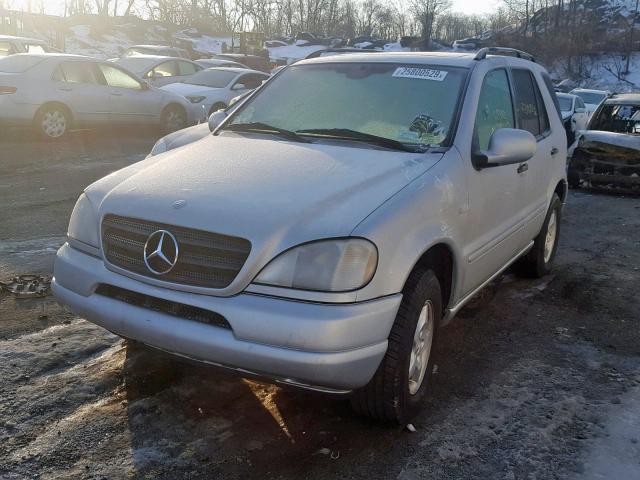 4JGAB54E81A271011 - 2001 MERCEDES-BENZ ML 320 SILVER photo 2