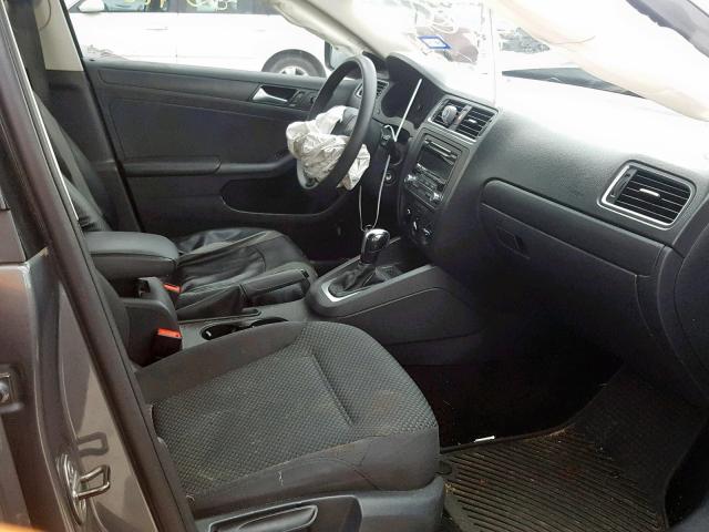 3VW2K7AJ7EM313583 - 2014 VOLKSWAGEN JETTA BASE GRAY photo 5