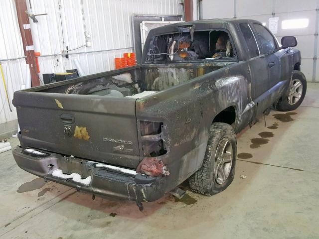 1D7RW3BP5AS223390 - 2010 DODGE DAKOTA SXT GRAY photo 4