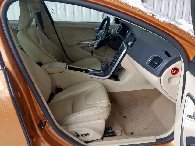 YV1902FH4B2005915 - 2011 VOLVO S60 T6 ORANGE photo 5