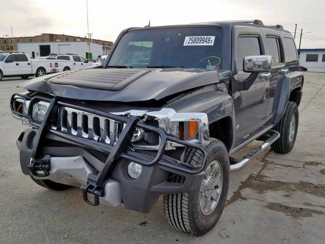 5GTEN13EX98108525 - 2009 HUMMER H3 GRAY photo 2