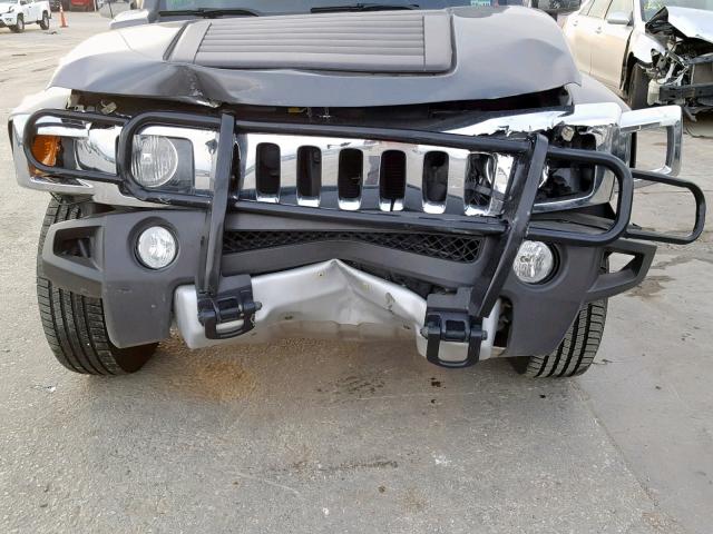 5GTEN13EX98108525 - 2009 HUMMER H3 GRAY photo 9