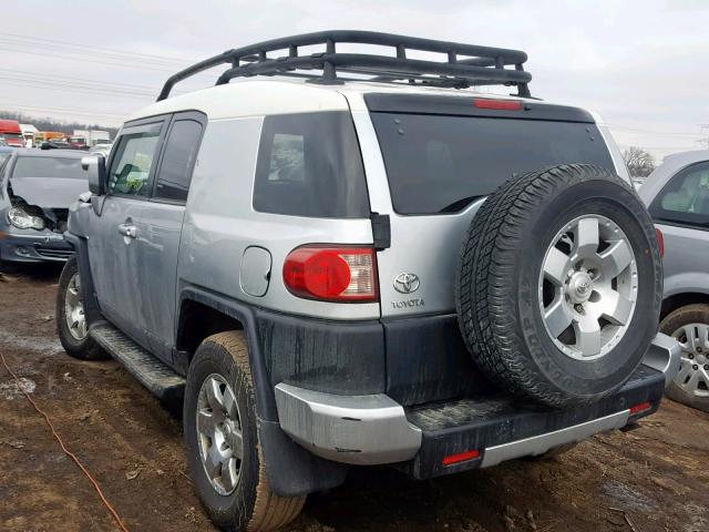 JTEBU11FX70036161 - 2007 TOYOTA FJ CRUISER SILVER photo 3