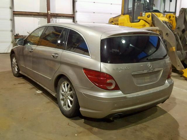 4JGCB22E08A068831 - 2008 MERCEDES-BENZ R 320 CDI SILVER photo 3