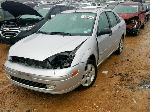 1FAFP38Z74W153767 - 2004 FORD FOCUS ZTS SILVER photo 2