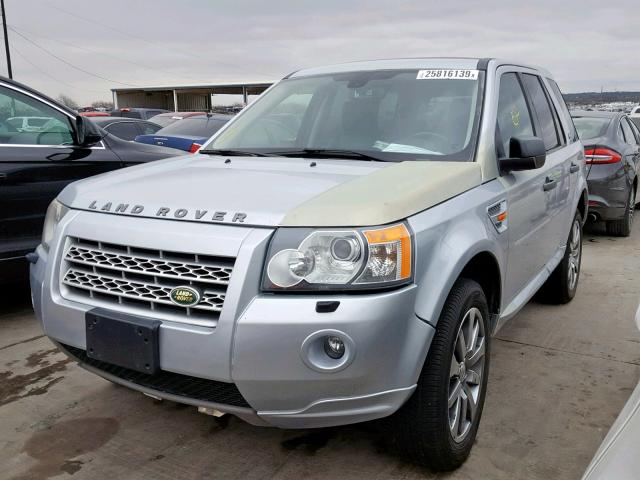 SALFT24N88H060391 - 2008 LAND ROVER LR2 HSE TE SILVER photo 2