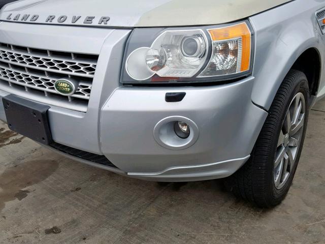 SALFT24N88H060391 - 2008 LAND ROVER LR2 HSE TE SILVER photo 9