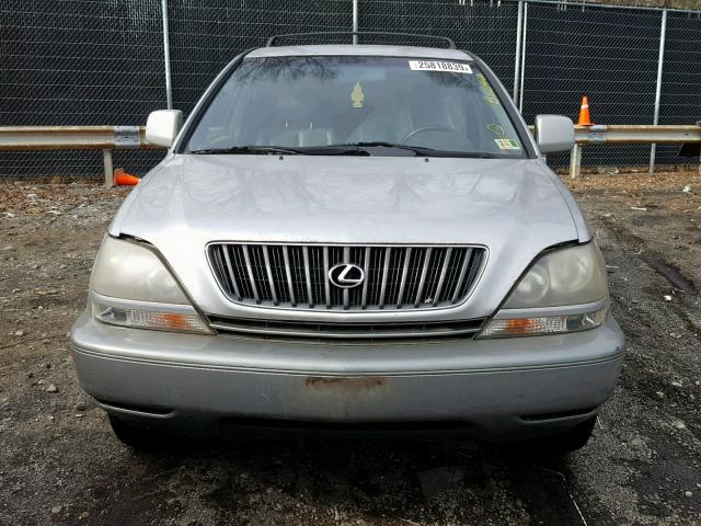 JT6HF10U9X0043621 - 1999 LEXUS RX 300 SILVER photo 9