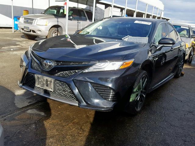 4T1B61HK8JU026645 - 2018 TOYOTA CAMRY XSE BLACK photo 2