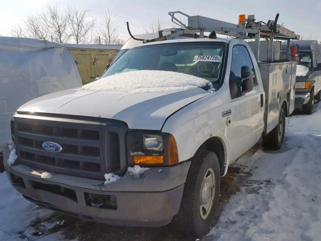 1FDSF30596EB15398 - 2006 FORD F350 SRW S WHITE photo 2