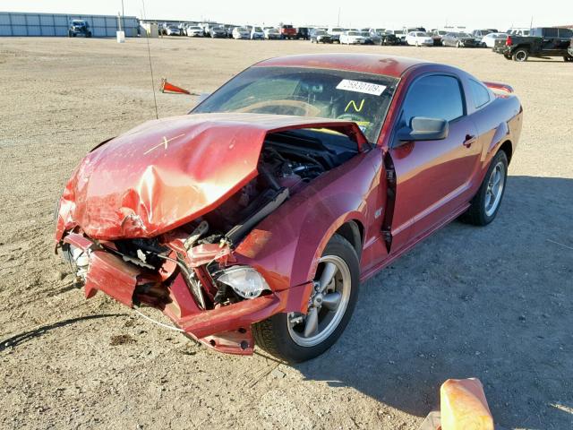 1ZVFT82H655256394 - 2005 FORD MUSTANG GT RED photo 2