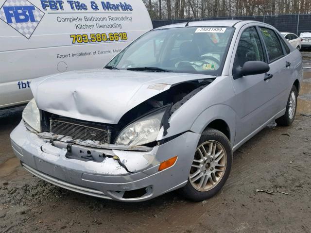 1FAFP34N47W362892 - 2007 FORD FOCUS ZX4 SILVER photo 2