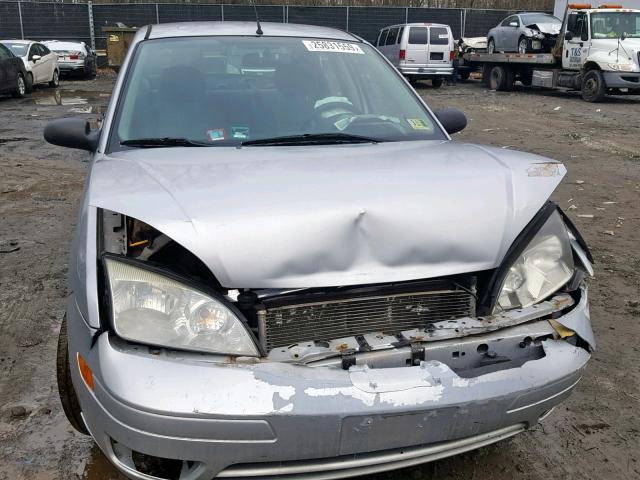 1FAFP34N47W362892 - 2007 FORD FOCUS ZX4 SILVER photo 9