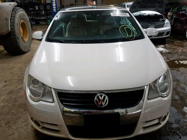 WVWDA71F97V004104 - 2007 VOLKSWAGEN EOS 2.0T S WHITE photo 9