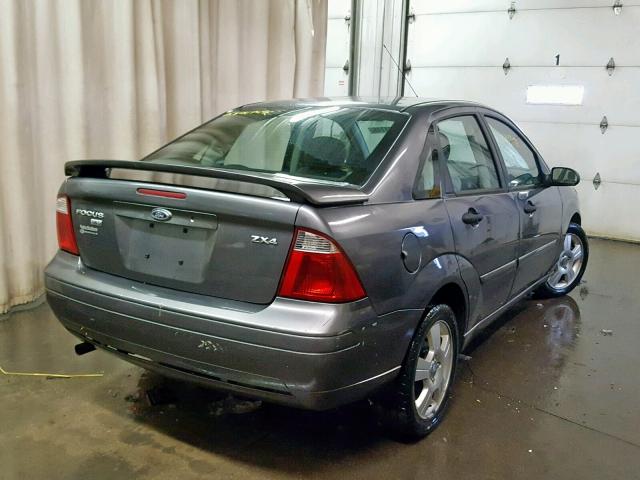 1FAHP34NX6W153390 - 2006 FORD FOCUS ZX4 GRAY photo 4