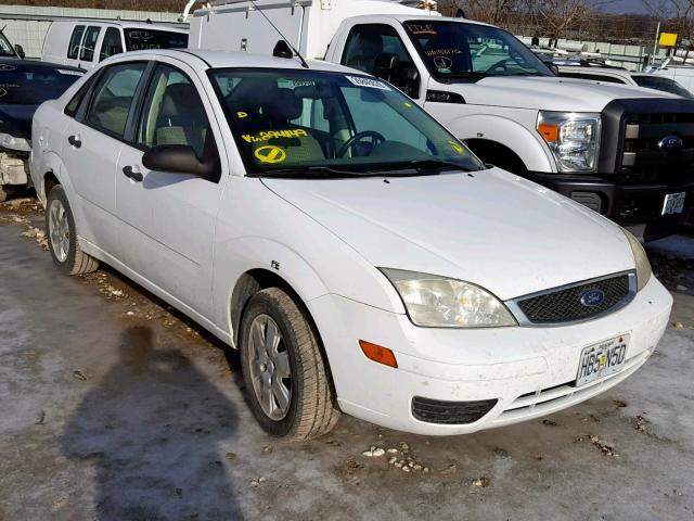 1FAHP34N67W294149 - 2007 FORD FOCUS ZX4 WHITE photo 1