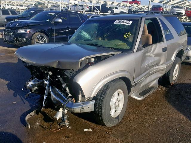 1GNCT18W6WK198400 - 1998 CHEVROLET BLAZER GOLD photo 2