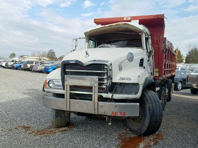 1M2AG11C46M039038 - 2006 MACK 700 CV700 WHITE photo 2