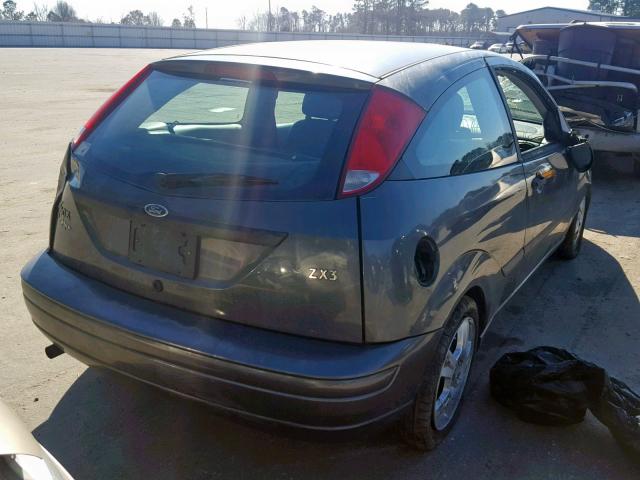 3FAFP31343R175054 - 2003 FORD FOCUS ZX3 GRAY photo 4