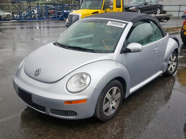 3VWRF31Y36M310657 - 2006 VOLKSWAGEN NEW BEETLE Silber Foto 2