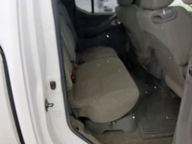 1N6AD07W75C463422 - 2005 NISSAN FRONTIER C WHITE photo 6