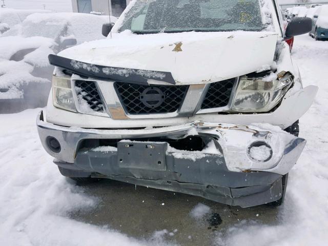 1N6AD07W75C463422 - 2005 NISSAN FRONTIER C WHITE photo 9