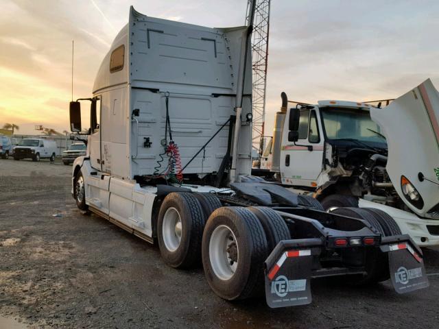 4V4NC9EJ1DN143474 - 2013 VOLVO VN VNL WHITE photo 3