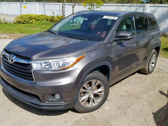 5TDKKRFH0FS072214 - 2015 TOYOTA HIGHLANDER BROWN photo 2