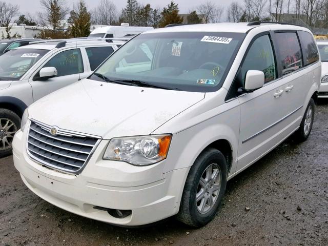 2A4RR5D18AR176499 - 2010 CHRYSLER TOWN & COU WHITE photo 2